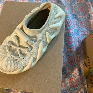 Toddler Yeezy gently used